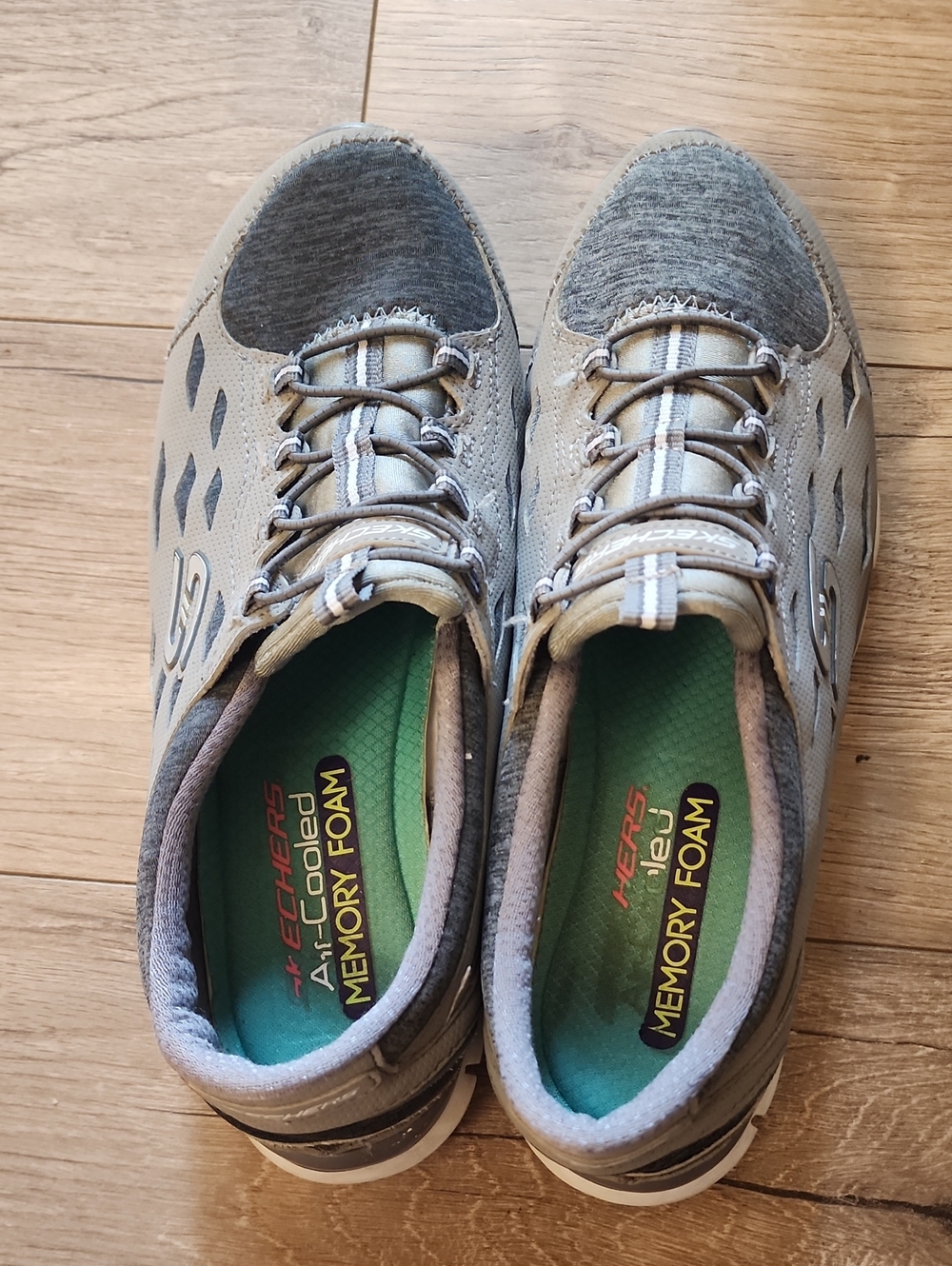 Skechers Womens Gray Athletic Sneakers with Teal Insoles